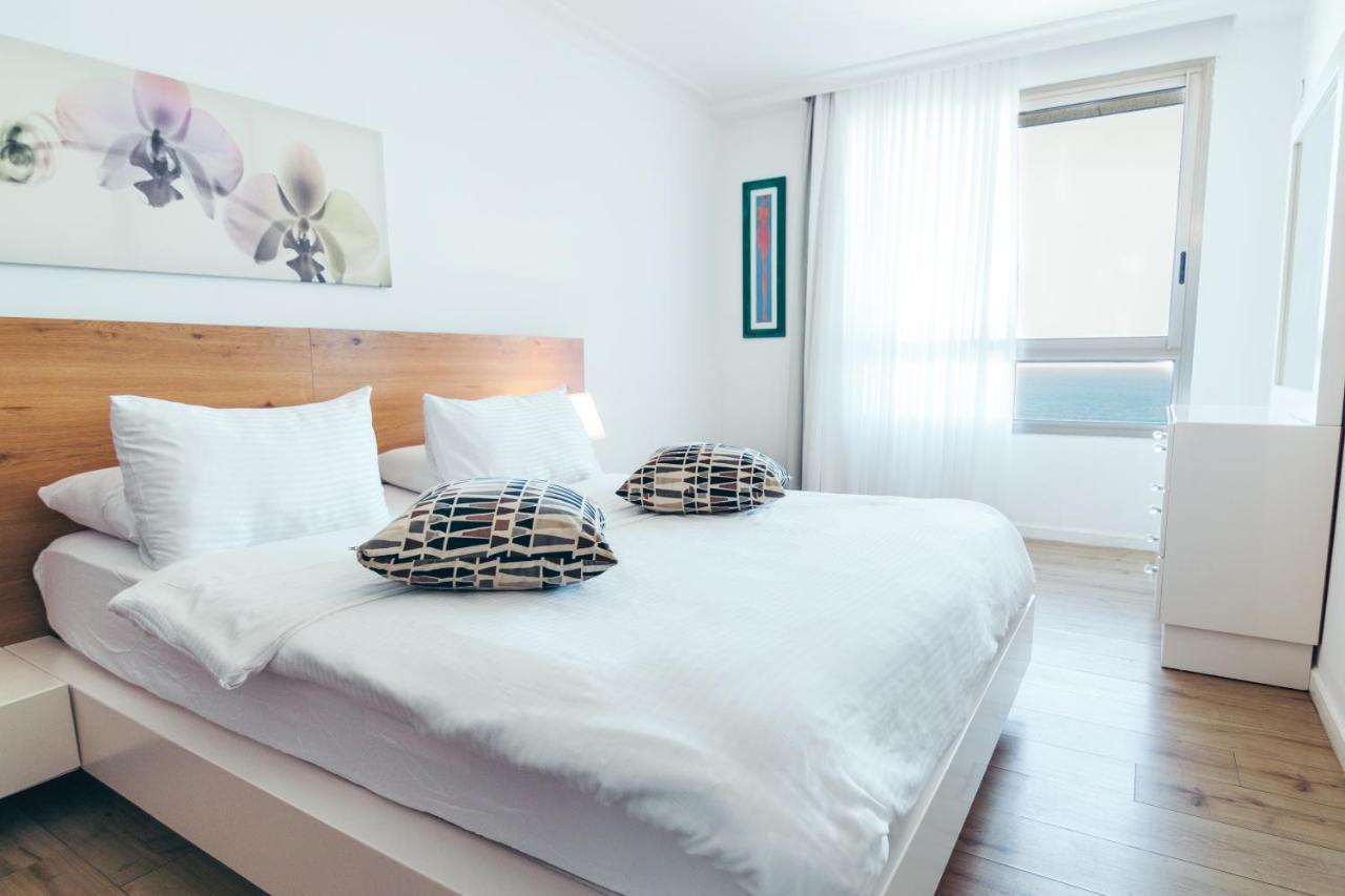 Almog Beach Apt Hotel מלון דירות אלמוג ביץ' ハイファ エクステリア 写真