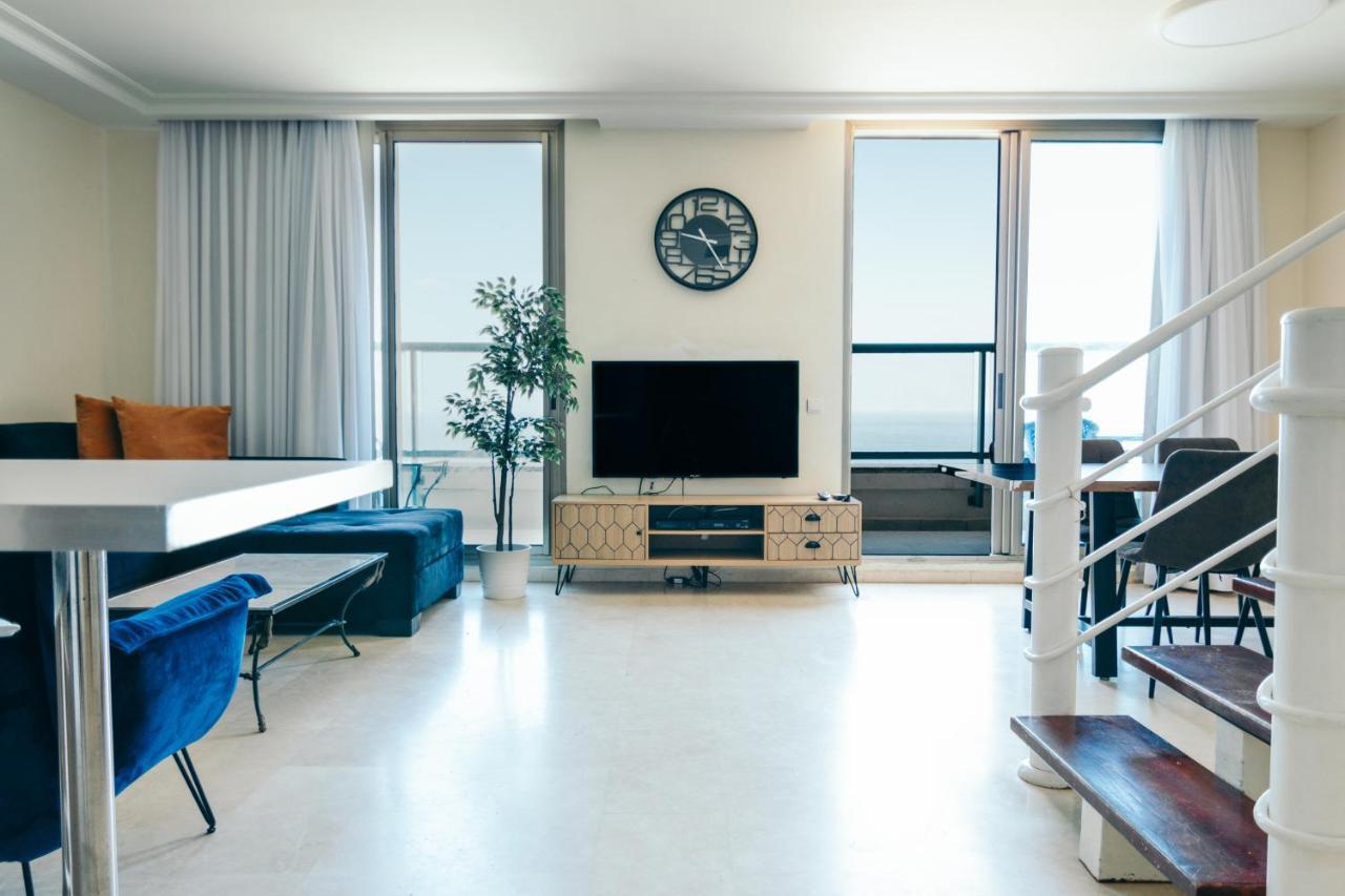 Almog Beach Apt Hotel מלון דירות אלמוג ביץ' ハイファ エクステリア 写真