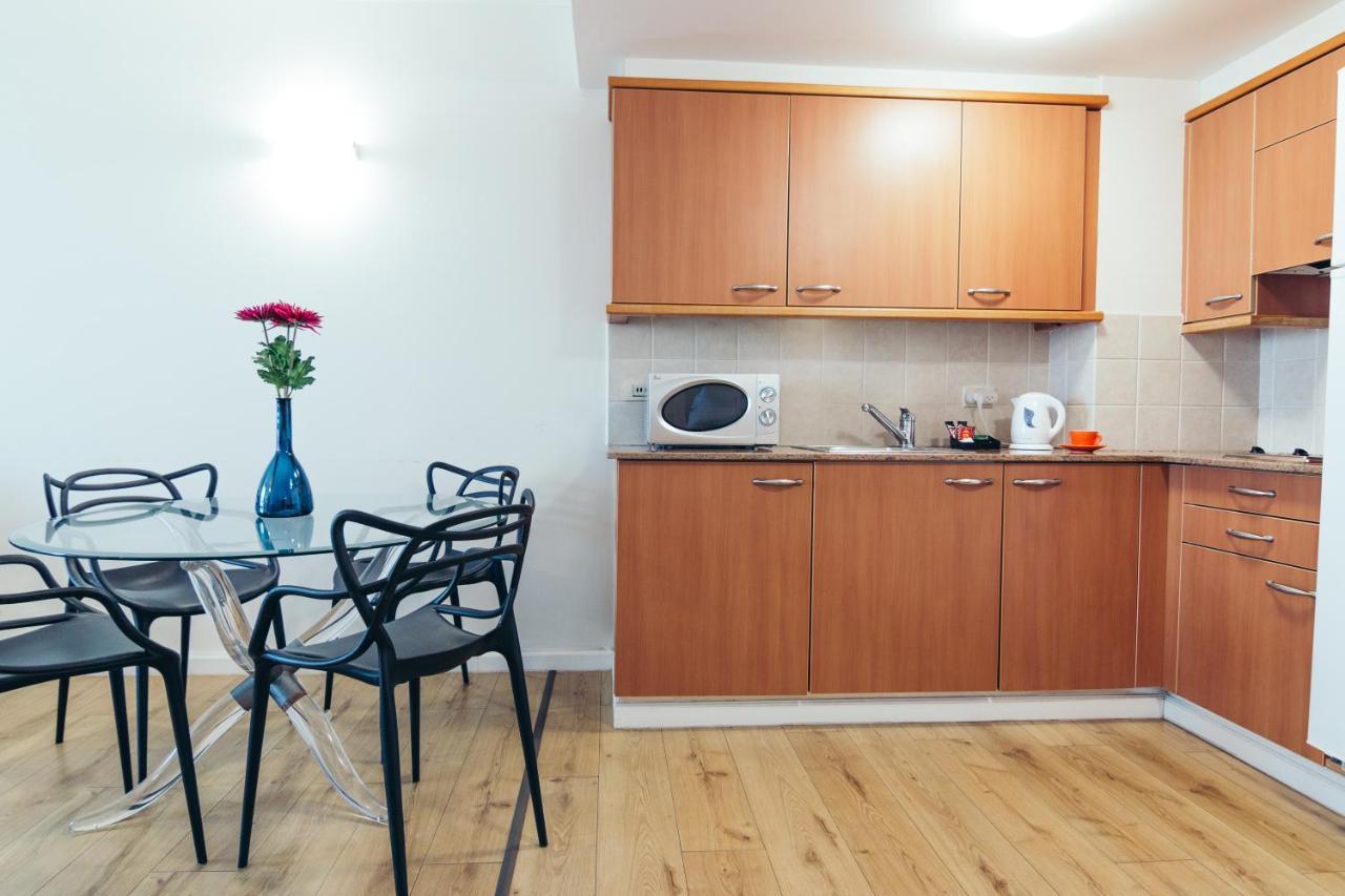 Almog Beach Apt Hotel מלון דירות אלמוג ביץ' ハイファ エクステリア 写真