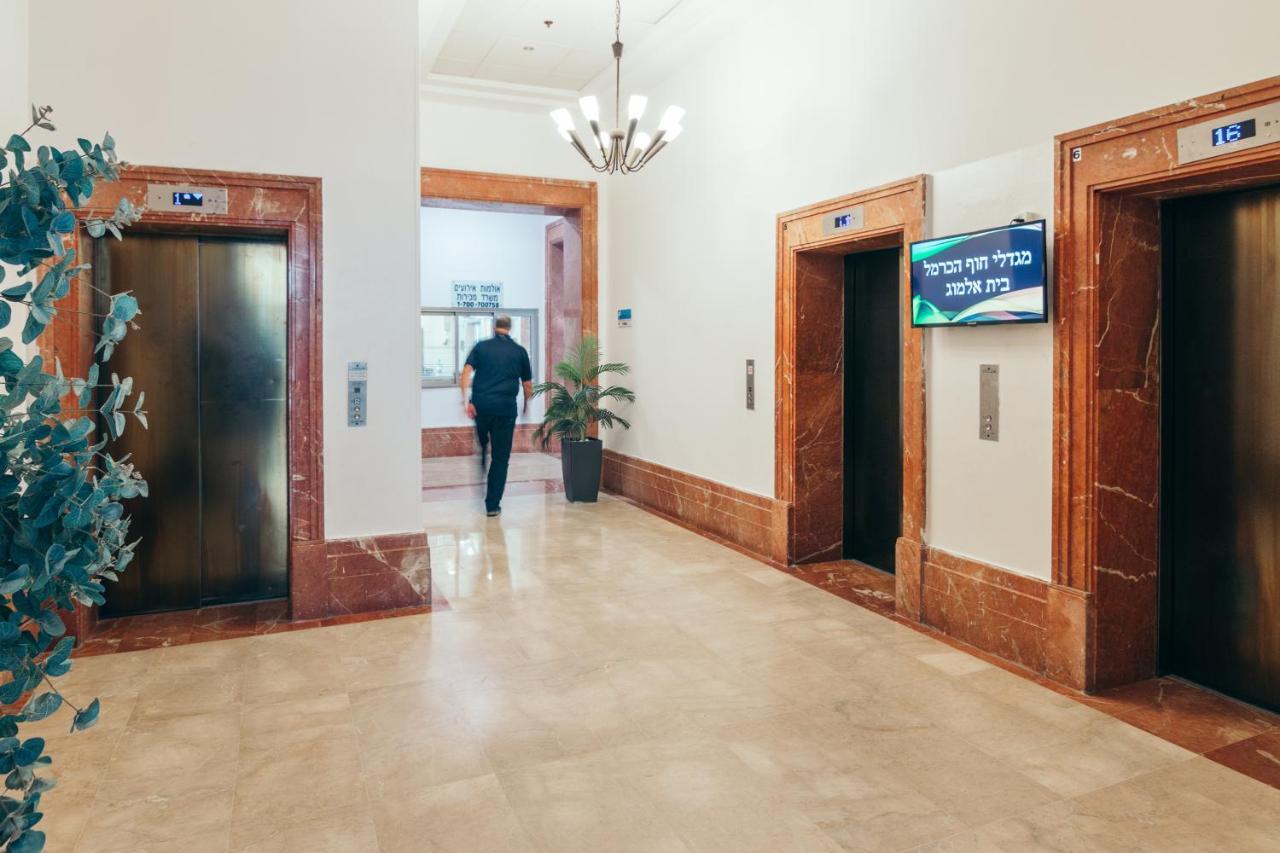 Almog Beach Apt Hotel מלון דירות אלמוג ביץ' ハイファ エクステリア 写真