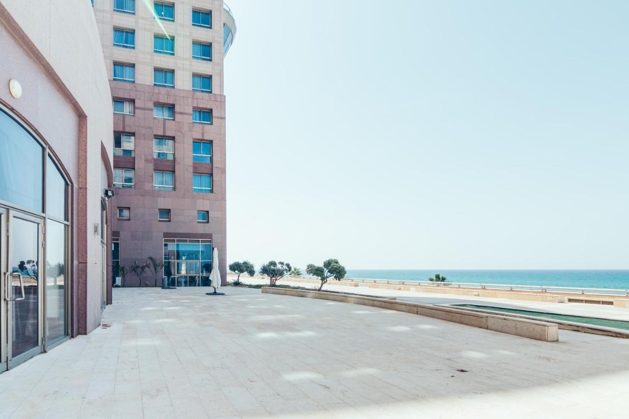 Almog Beach Apt Hotel מלון דירות אלמוג ביץ' ハイファ エクステリア 写真