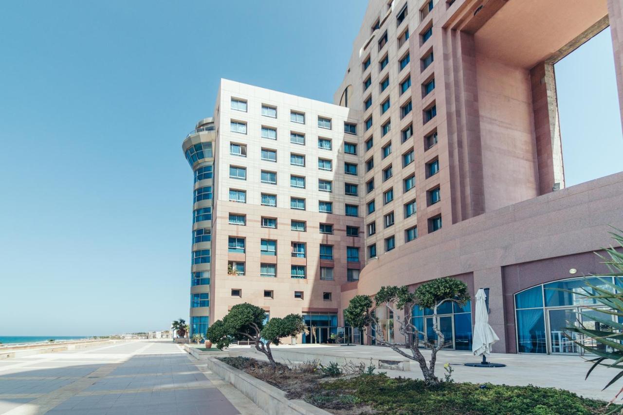 Almog Beach Apt Hotel מלון דירות אלמוג ביץ' ハイファ エクステリア 写真