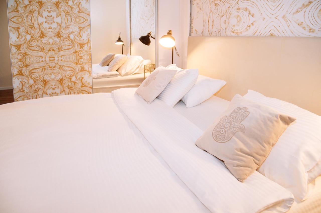 Almog Beach Apt Hotel מלון דירות אלמוג ביץ' ハイファ エクステリア 写真