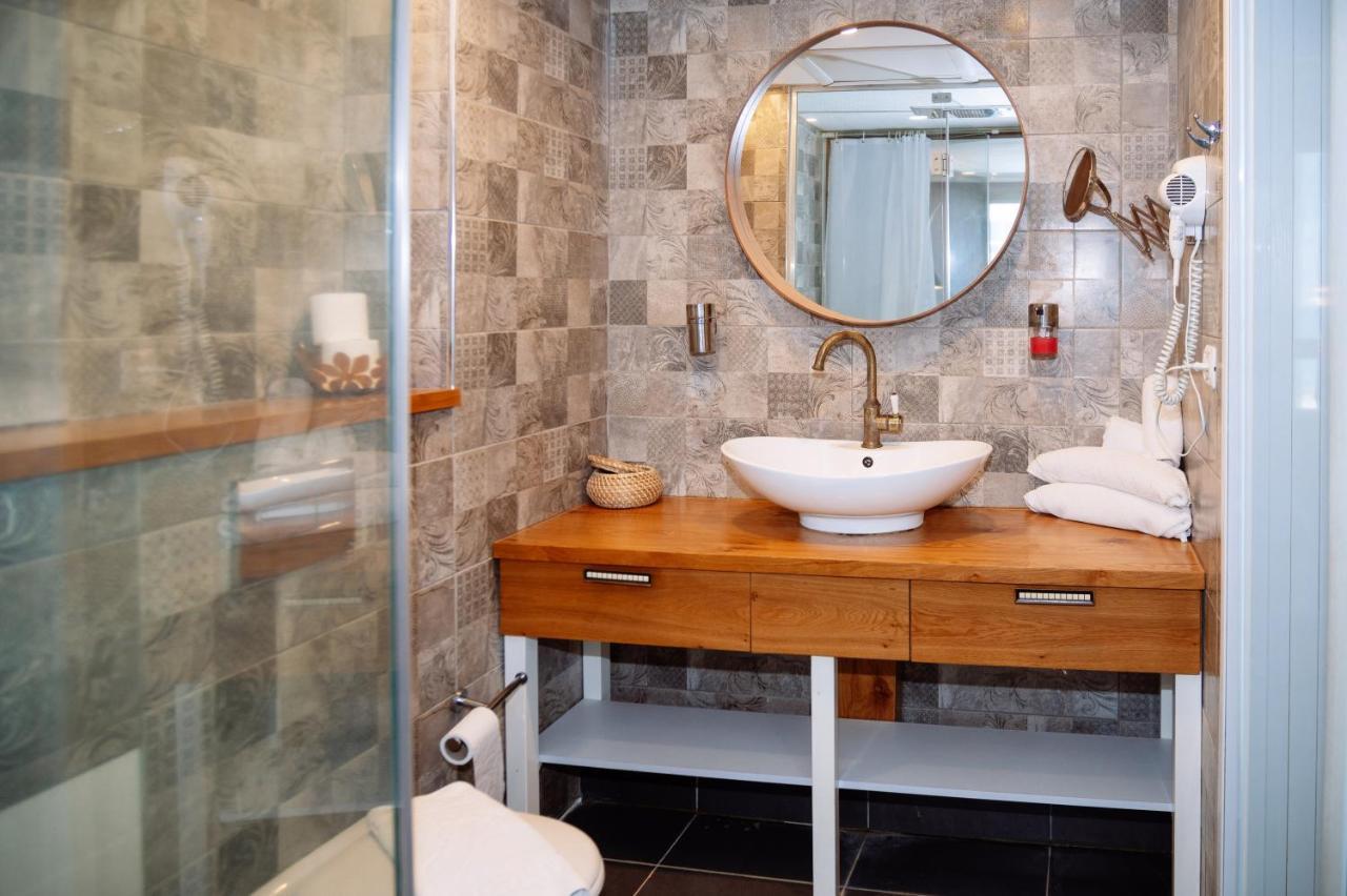 Almog Beach Apt Hotel מלון דירות אלמוג ביץ' ハイファ エクステリア 写真