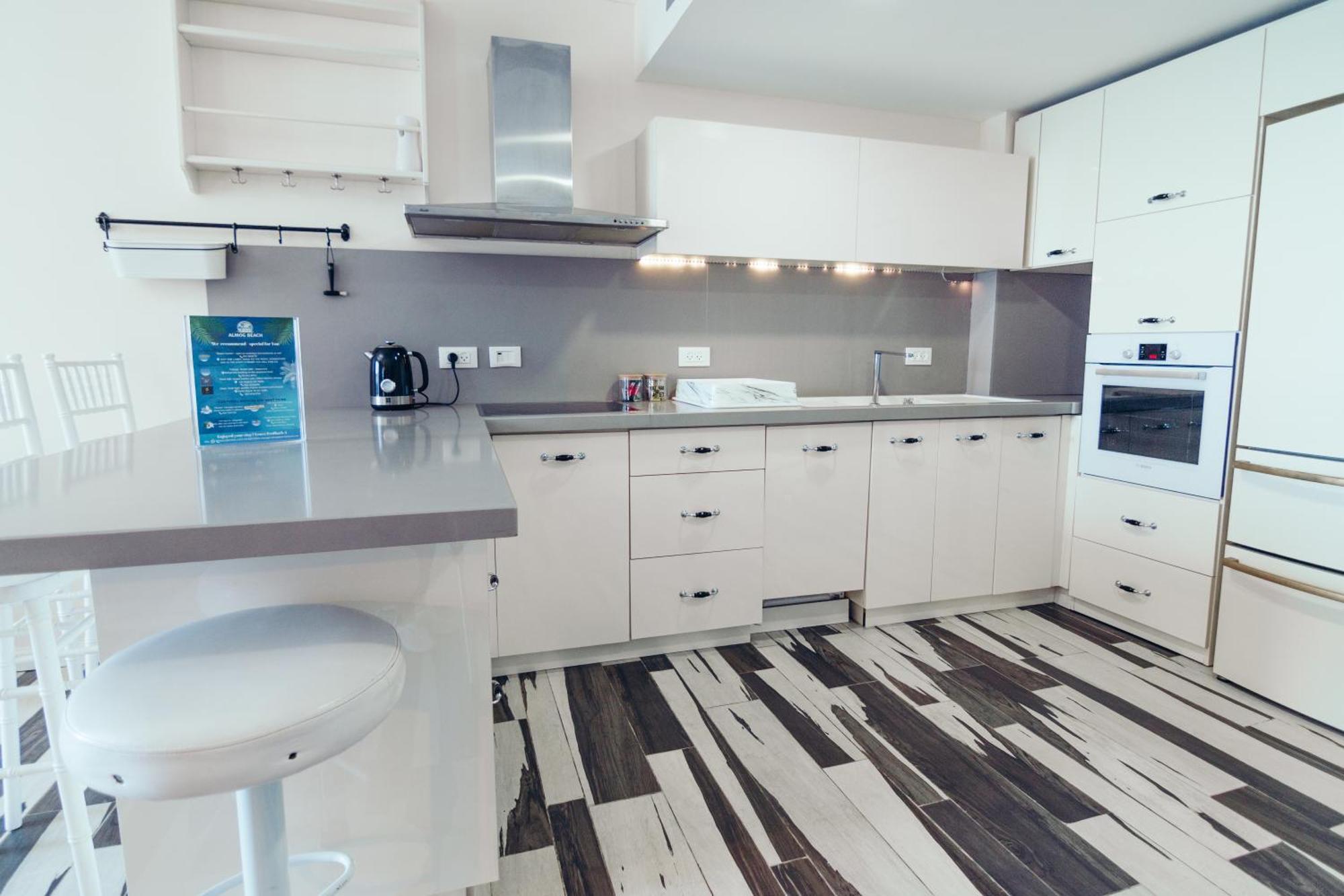Almog Beach Apt Hotel מלון דירות אלמוג ביץ' ハイファ エクステリア 写真